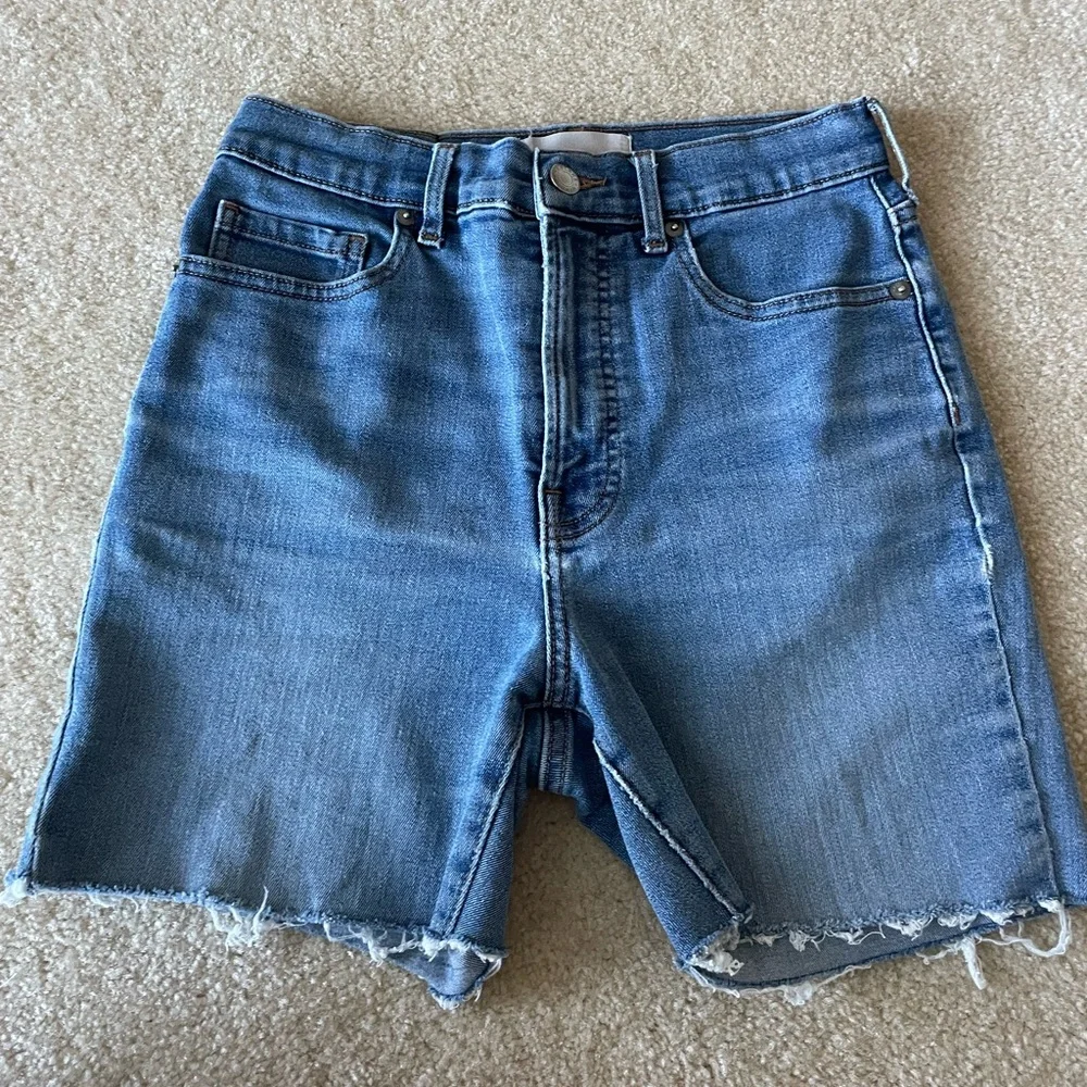EVERLANE‎ denim hand-cut shorts. Women size 27.